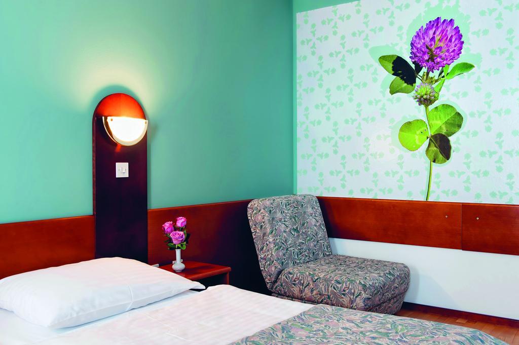 Hotel Tripic, Restaurant And Pizzeria Bohinj Bagian luar foto