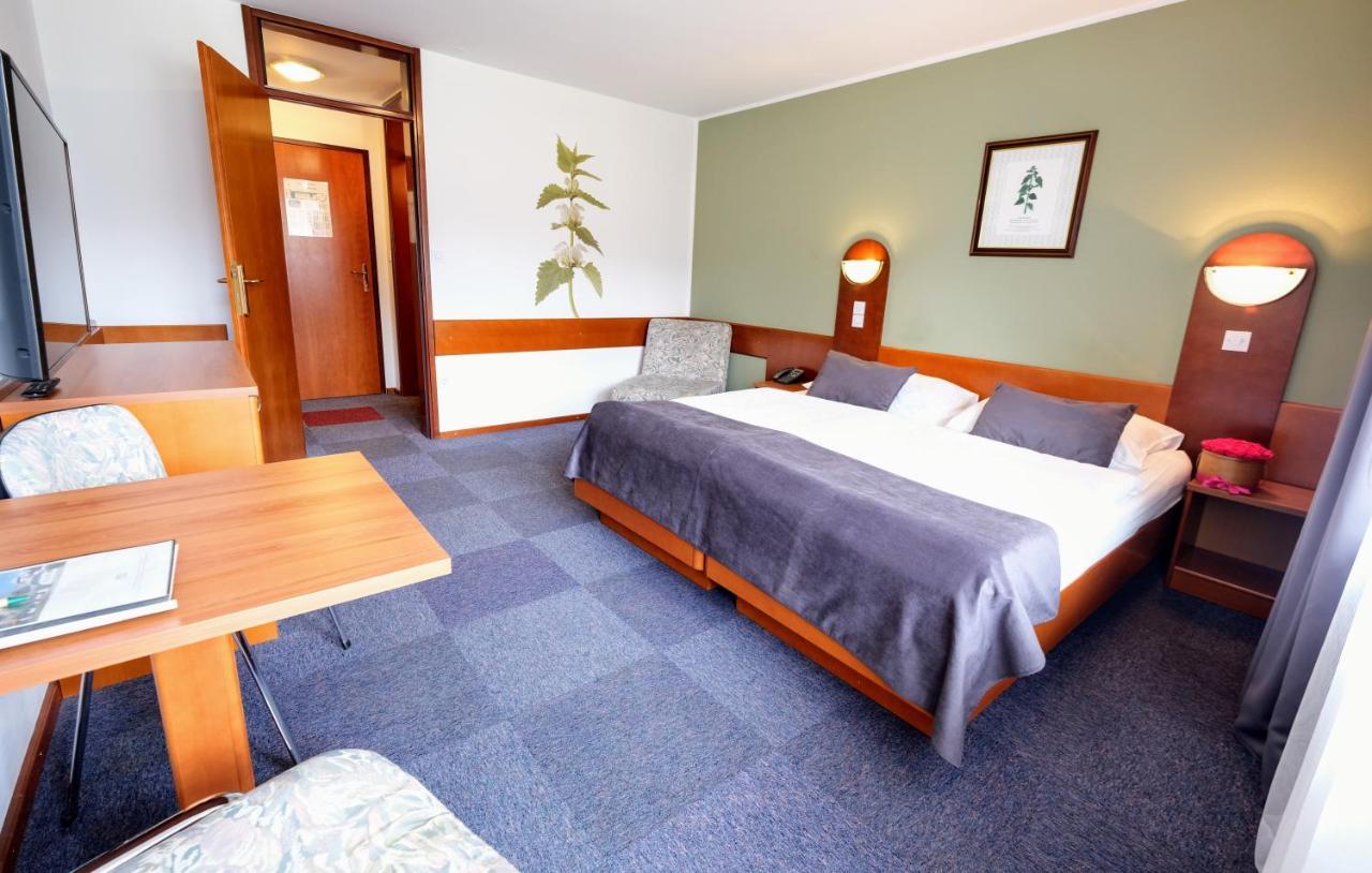 Hotel Tripic, Restaurant And Pizzeria Bohinj Bagian luar foto